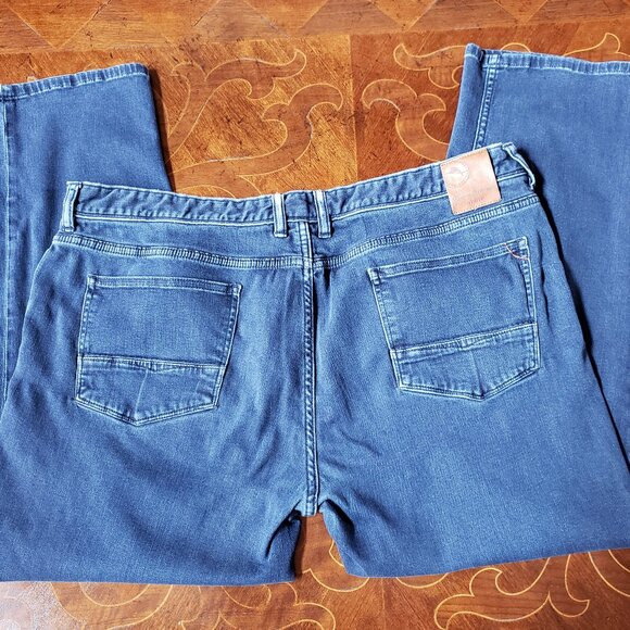 Tommy Bahama Relax Fit Jeans - Size 42x30 - Picture 4 of 12